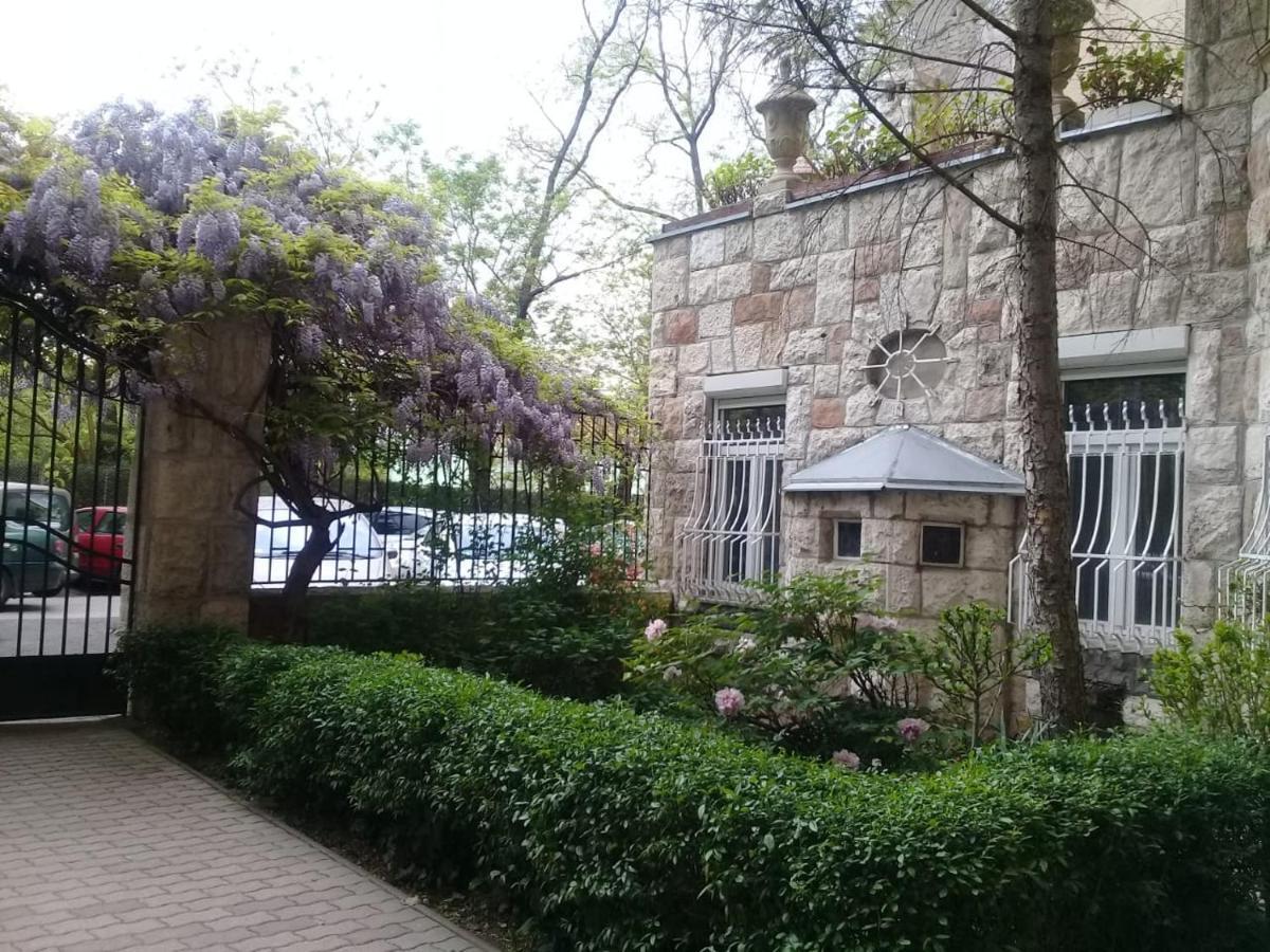 Modern Parkside Garden View Apartment Budapest Exterior photo